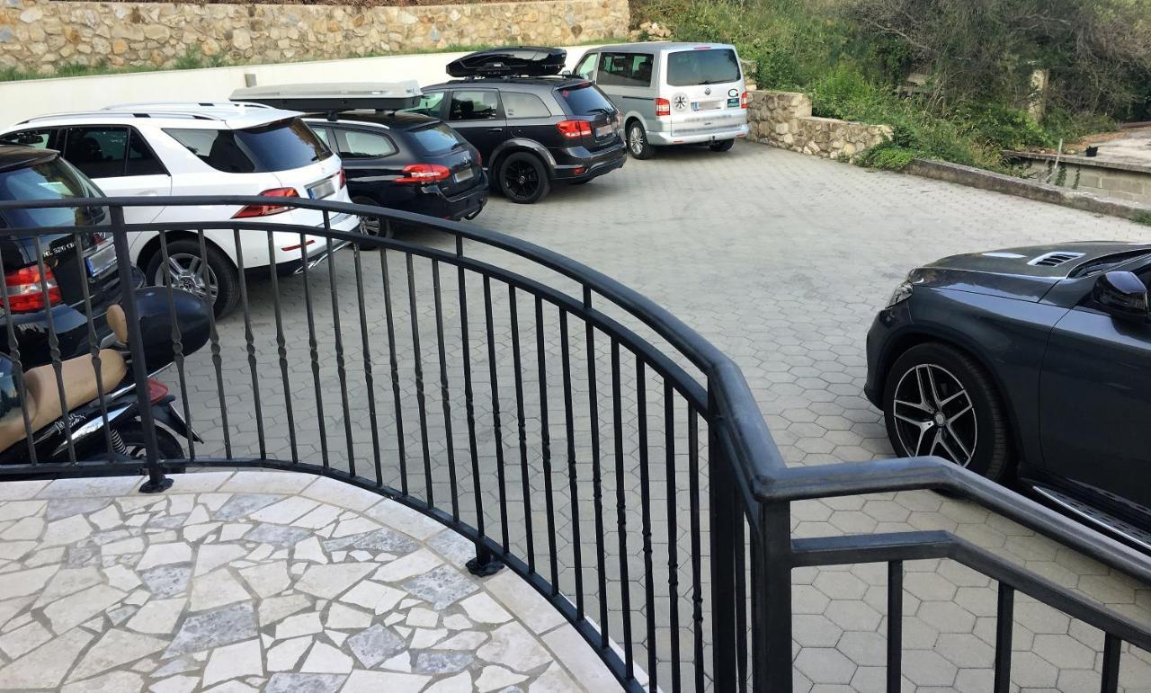 Apartments Trlika Kampor Екстериор снимка