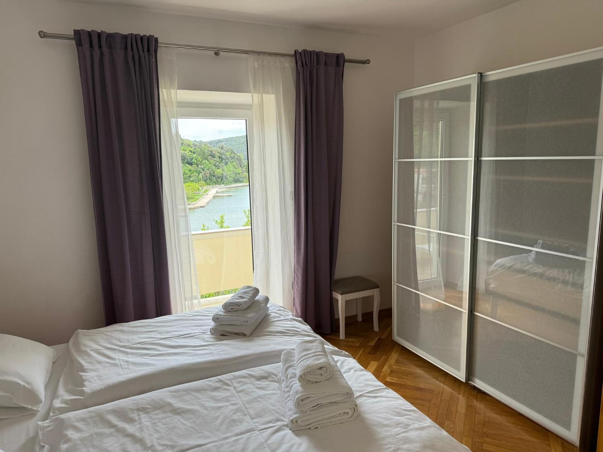Apartments Trlika Kampor Екстериор снимка
